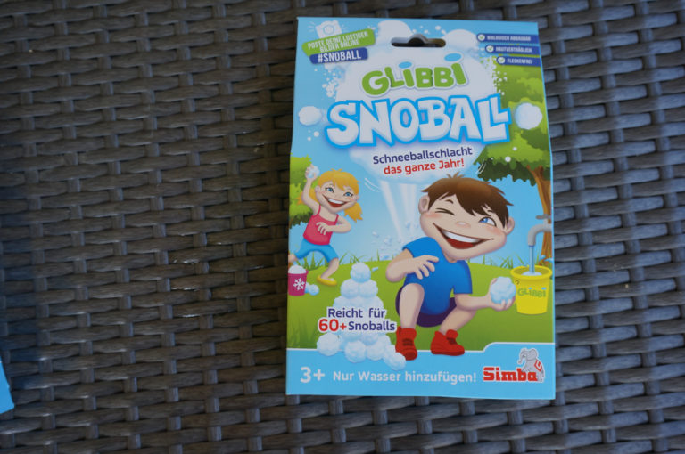 GLIBBI SNOBALL – Schneeballschlacht im Sommer