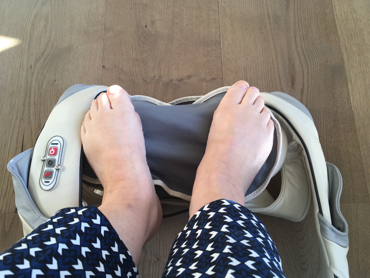 Ich mache entspannende massage zu Sashas Füße Ich mache entspannende massage zu Sashas Füße